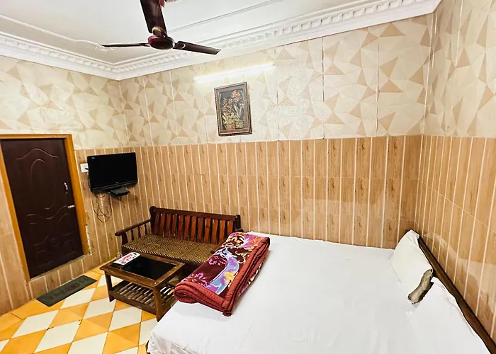 New Lucknow Hotel
